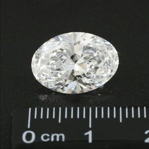 Beautiful 5.8 ct lab grown diamond with IGI papers